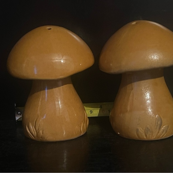 Mushroom S&P Shakers - Picture 2 of 5